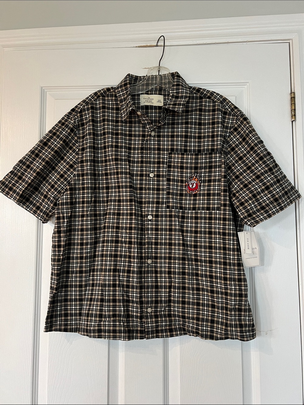 Collared Short-Sleeve Plaid Button-Down Shirt in Black and Cream